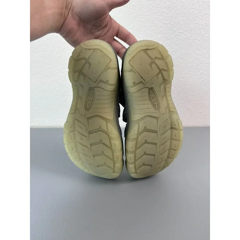 Keen youth‎ 3 grey green glow in the dark closed toe hiking outdoor sandals